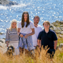 I anledning Kronprinsens fødselsdag 20. juli inviterte Kronprinsfamilien til sommerfotografering på Dvergsøya utenfor Kristiansand. Foto: Lise Åserud, NTB scanpix